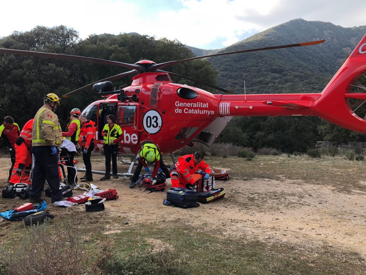 L'actuació dels equips d'emergència ha tingut el suport d'un helicòpter medicalitzat