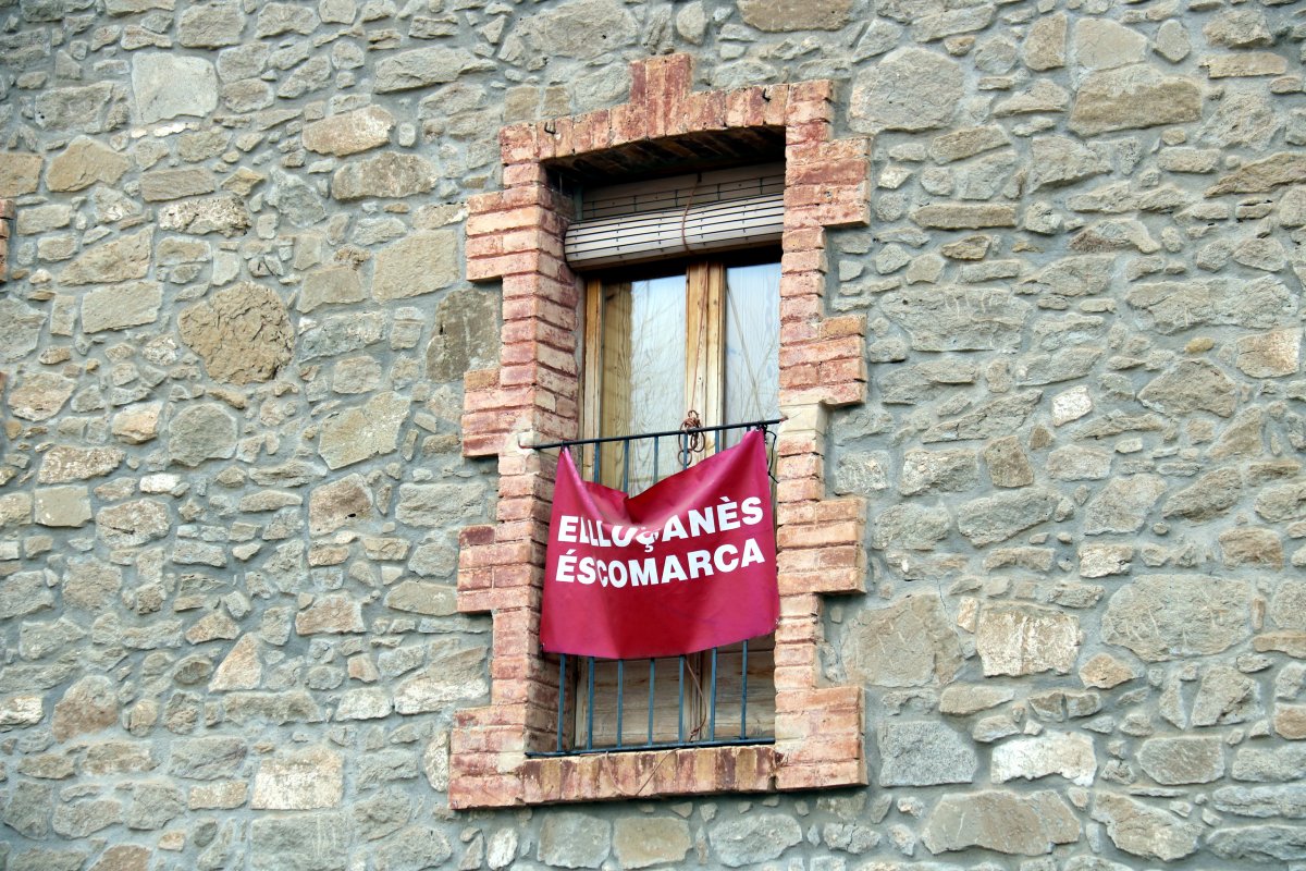 Una pancarta que reivindica que el Lluçanès és una comarca