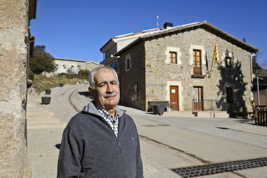 Josep Pujol, divendres davant l'ajuntament de Sant Agustí