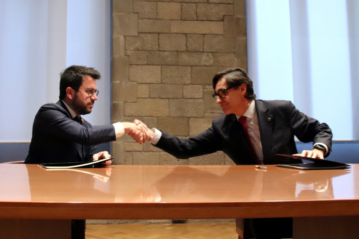 Pere Aragonès i Salvador Illa després de firmar l'acord pels pressupostos