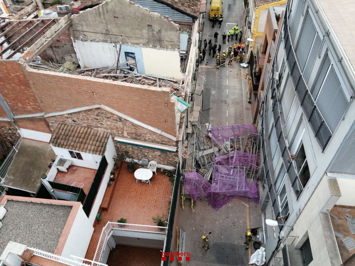 Imatge de la bastida caiguda al carrer Ricomà