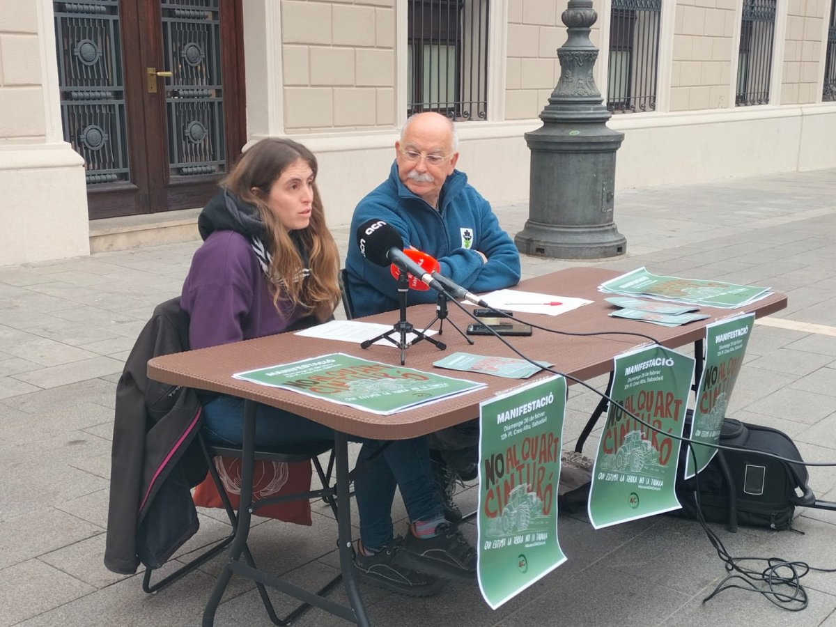 Els portaveus de la CCQC en la roda de premsa de Sabadell