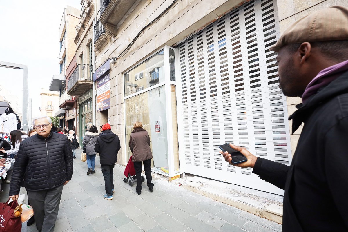 Les obres han canviat la imatge del local de l'antic banc al baixos de l'escola Educem