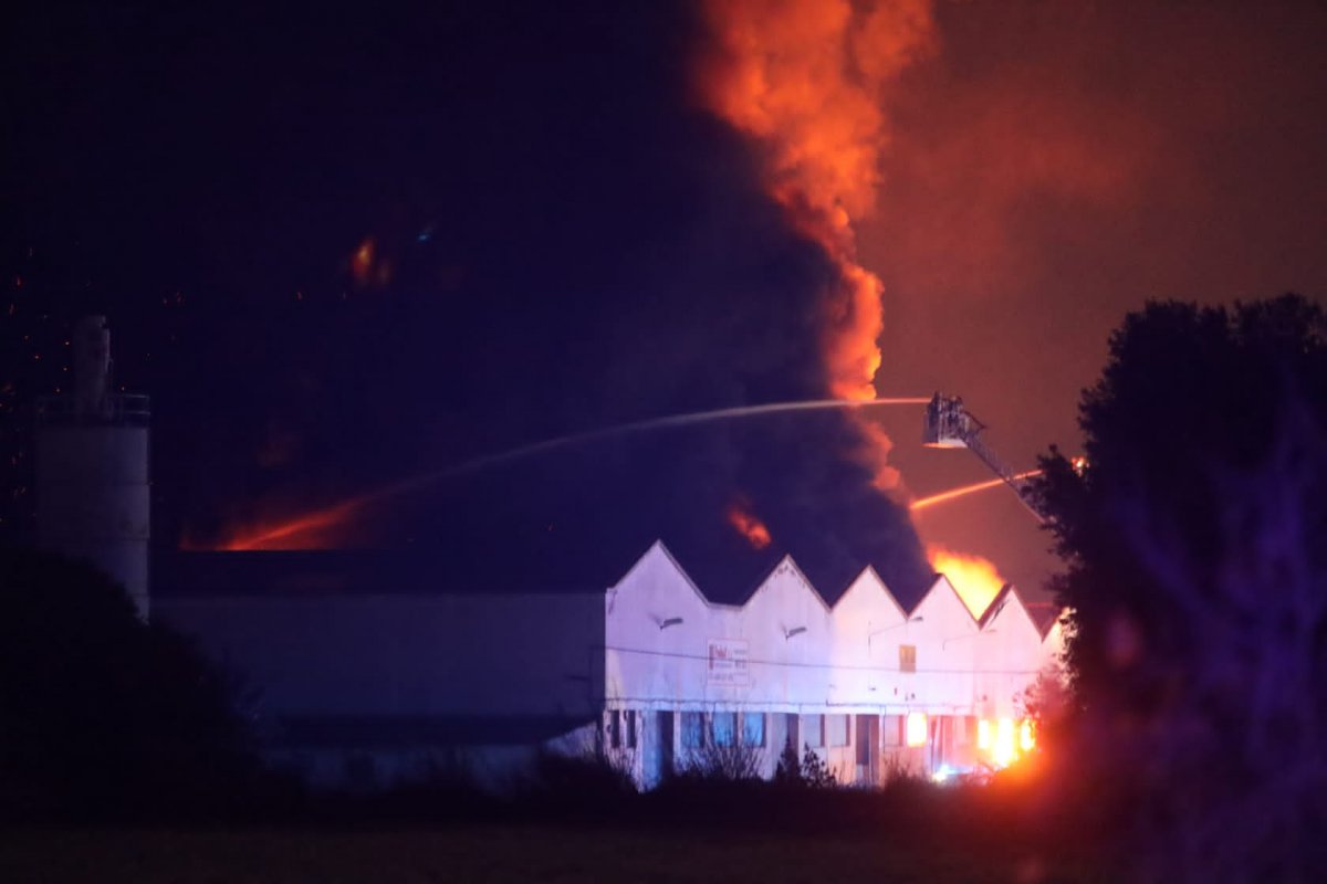 Un incendi crema en una empresa de Lliçà de Vall