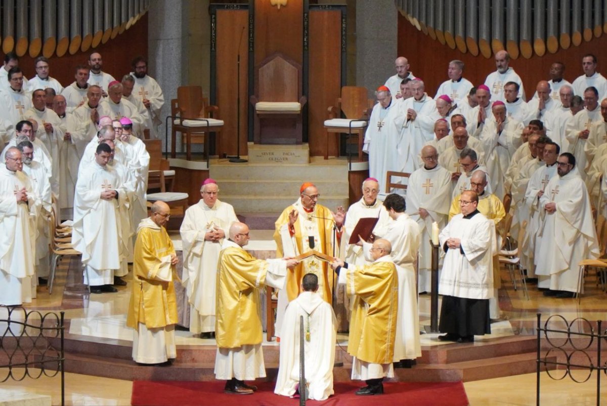 Un moment de l’ordenació d’Abadías a la Sagrada Família