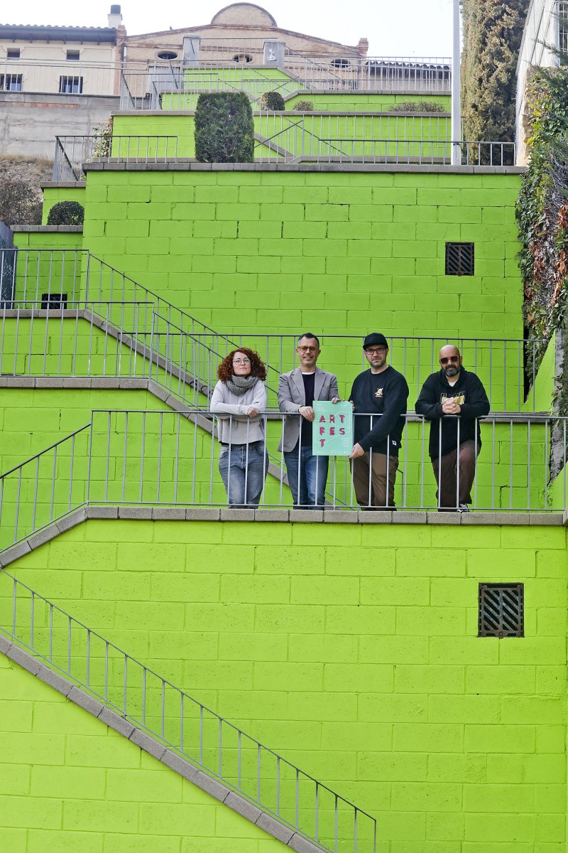 Organitzadors i Ajuntament a les escales de Les Serrasses, on es farà l'Art Fest