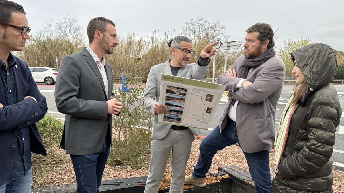 Pineda amb Prat i Sanglas aquest dimarts al peu de la C-59 a Caldes