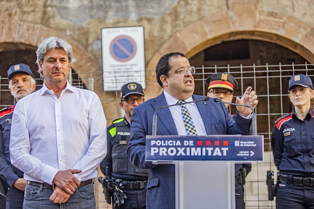 Dionís Guiteras, alcalde de Moià, i el conseller Joan Ignasi Elena, dimecres