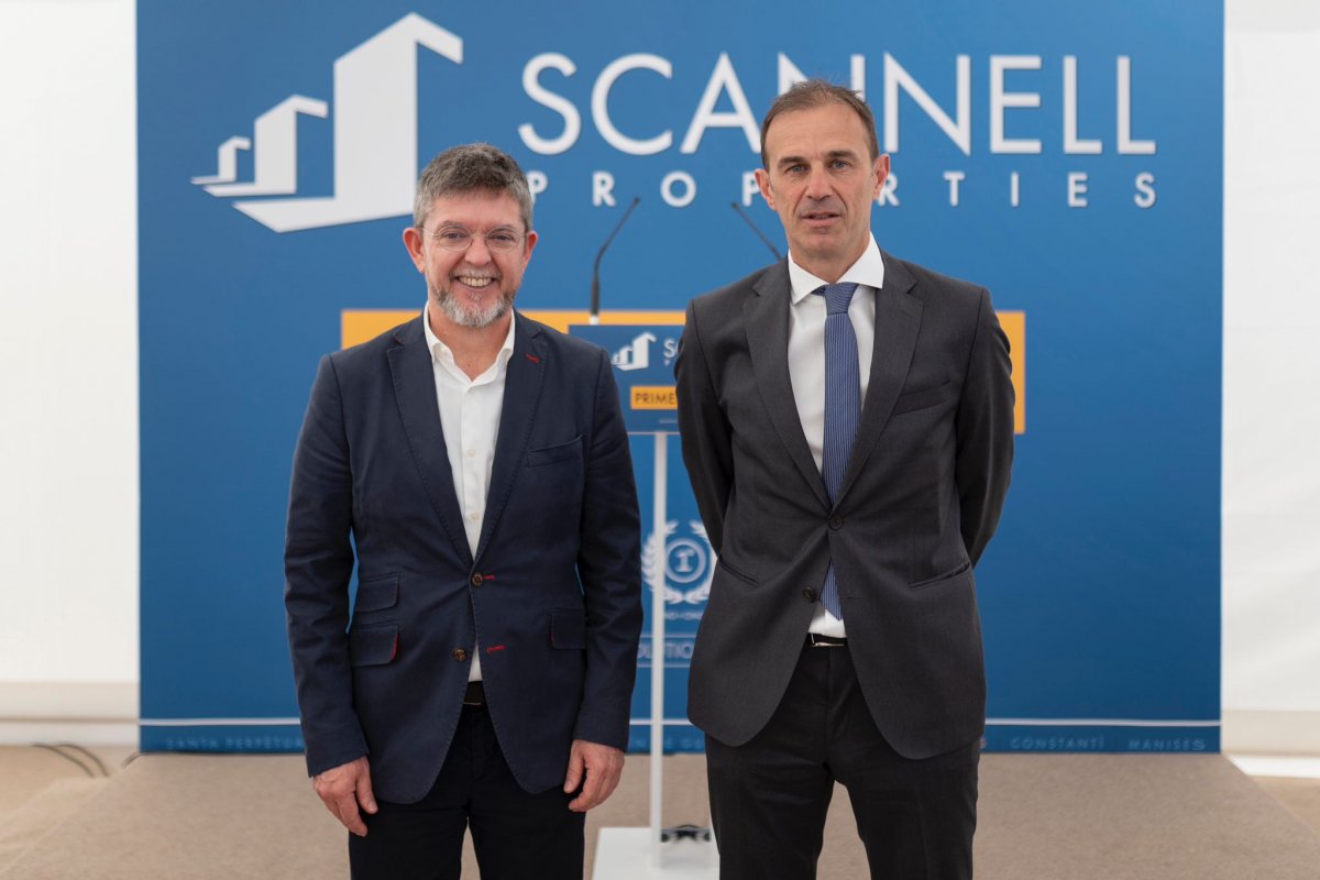 L'alcalde de Montornès, José Antonio Montero, amb el director general d'Scannell Properties España, Javier Inchauspe