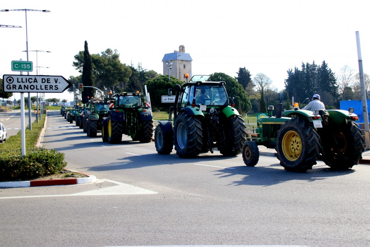 El pas dels tractors per Lliçà de Vall
