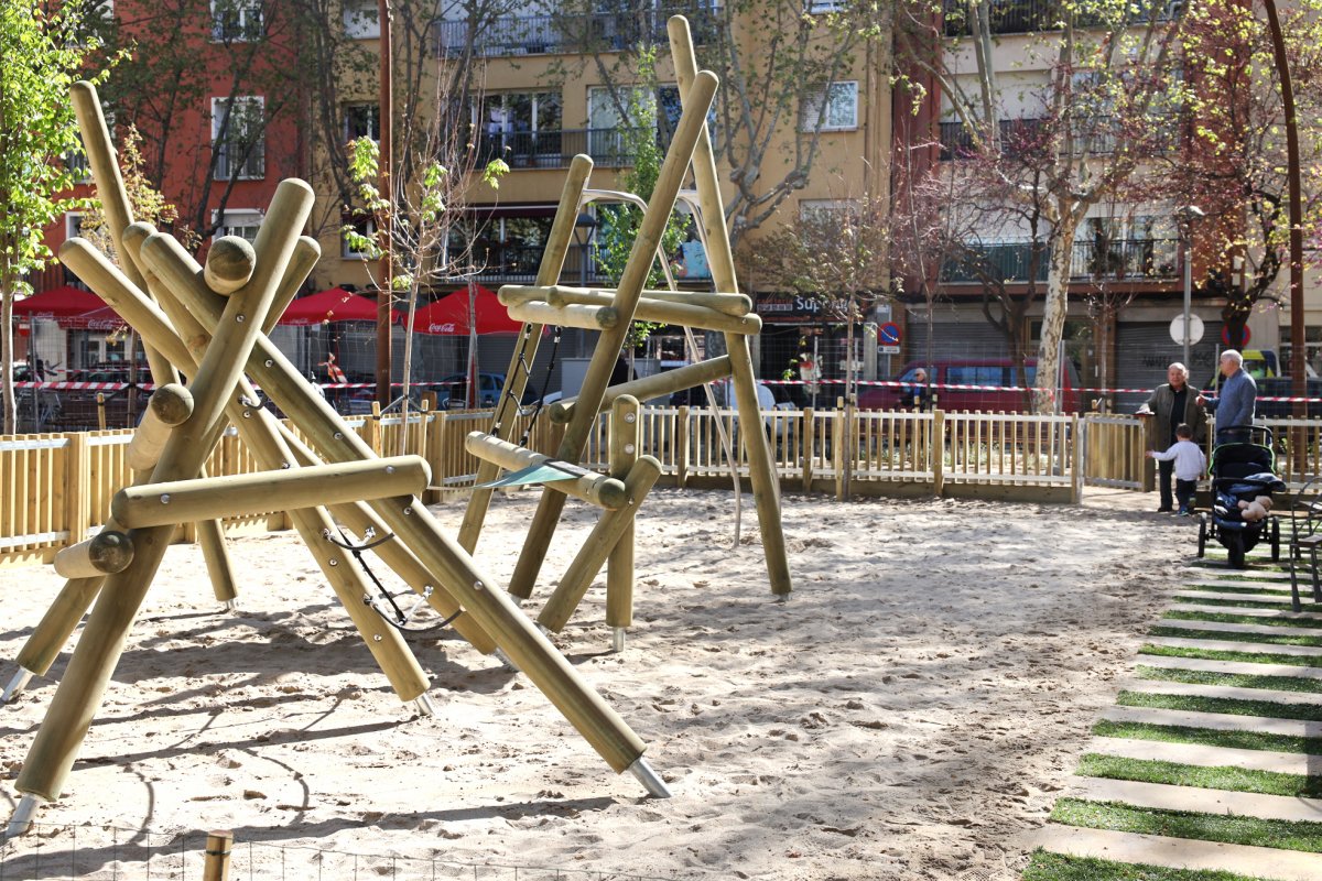 L'espai dels nous jocs infantils de la plaça de Jaume I
