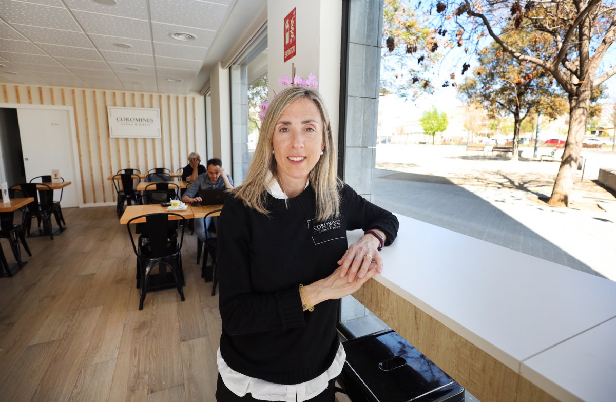 Beatriz Ortuño al forn de pa i cafeteria que va obrir l'any 2020