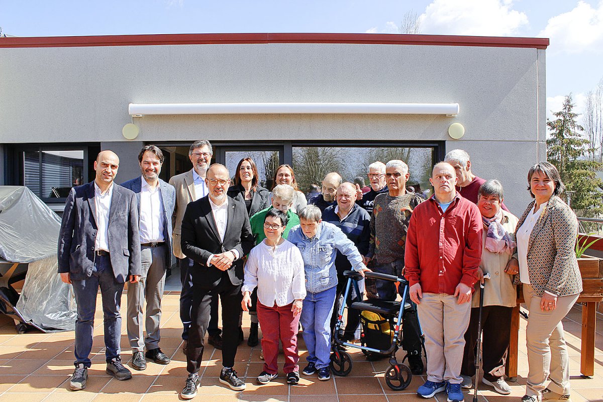 El conseller Campuzano, l'alcalde, els responsables de Sant Tomàs i els usuaris