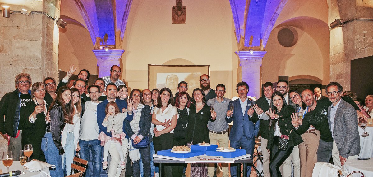 Foto de família de la plantilla de 333 Corporate, dijous, durant la celebració del 25è aniversari