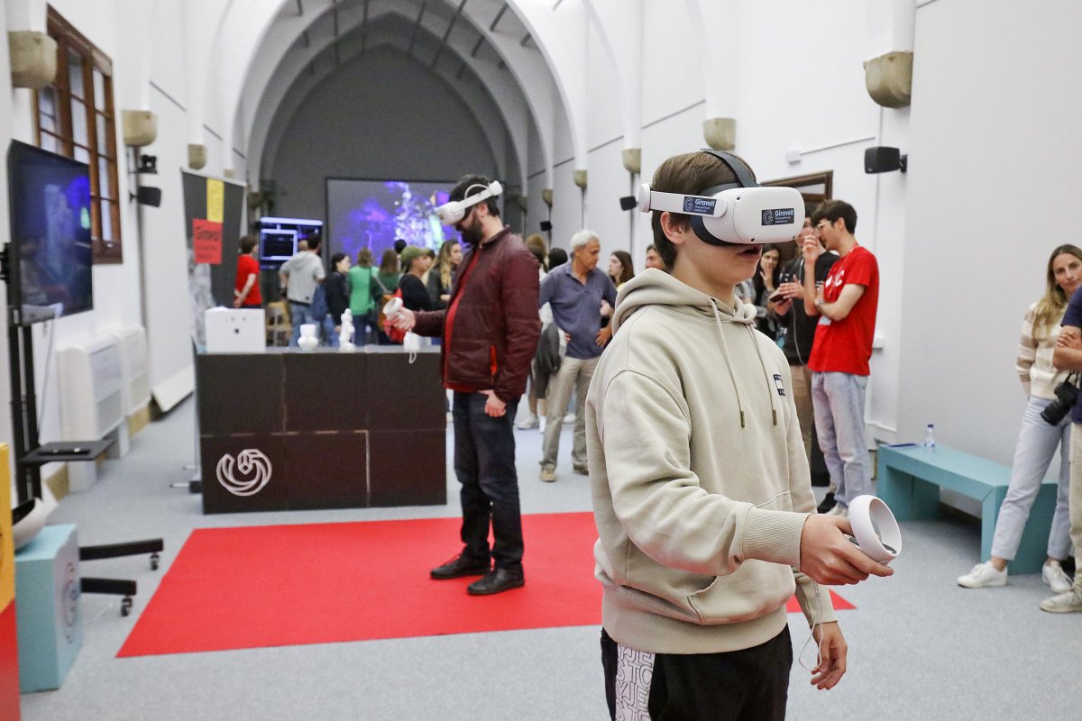 Les ulleres de realitat virtual permeten viatjar en el temps o viure experiències immersives