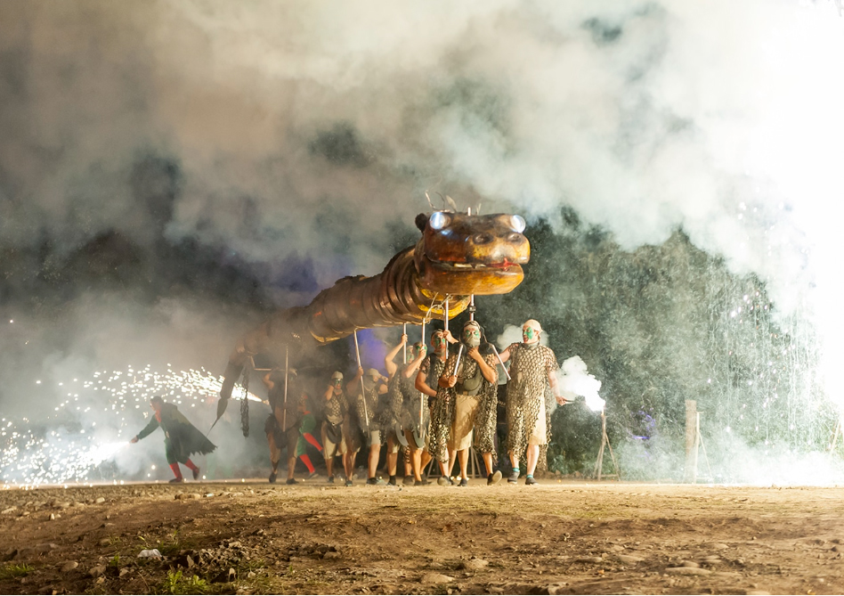 Cada 14 d'agost els carrers i la plaça de Manlleu són l'escenari de la representació de la llegenda del Serpent