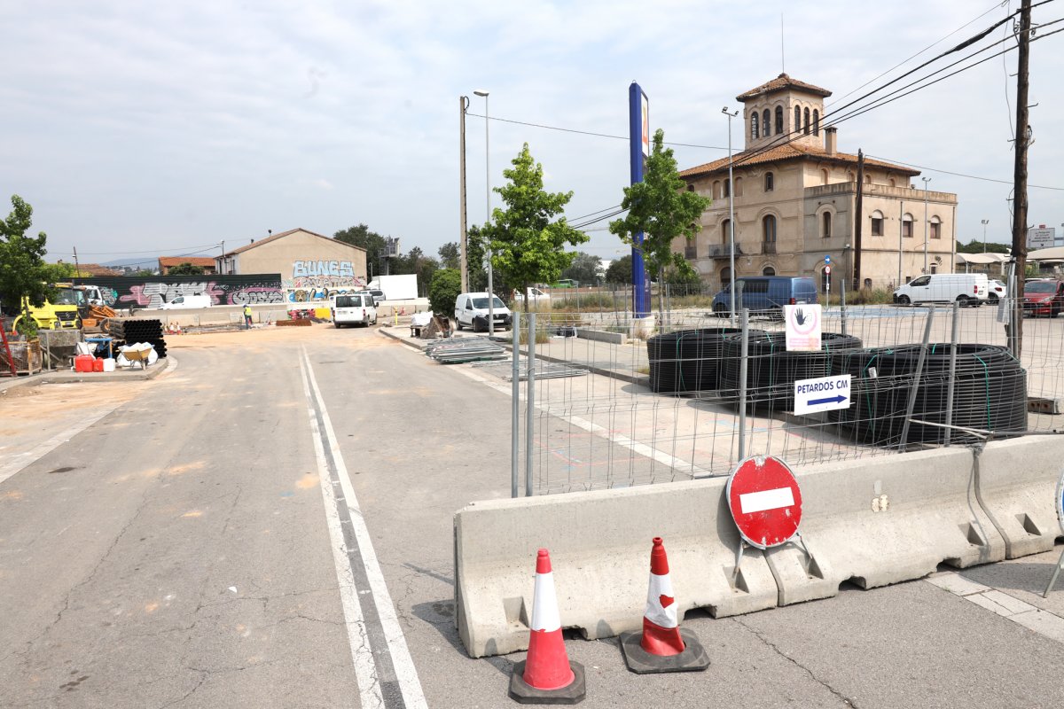 El camí de Can Gurri, al costat de la masia de Can Volart, ja no connecta amb la C-17 de manera directa