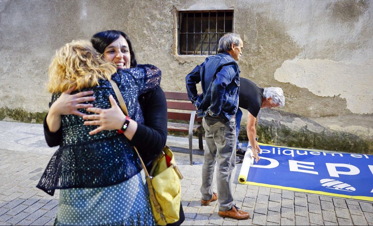 Sílvia Orriols celebrant els resultats diumenge al vespre