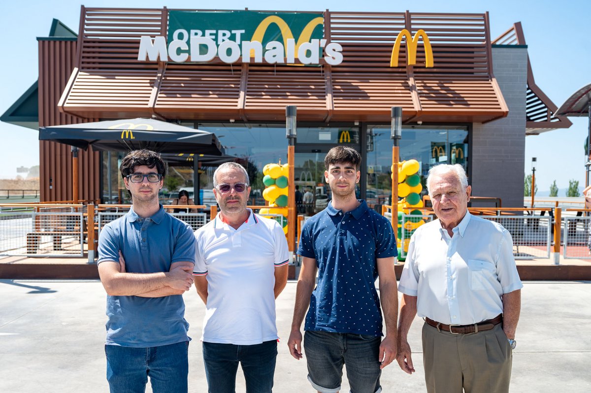 Arnau, Eduard, Joel i Càndid Prat, les tres generacions de Construccions Coprho al McDonald’s de Lliçà d’Amunt