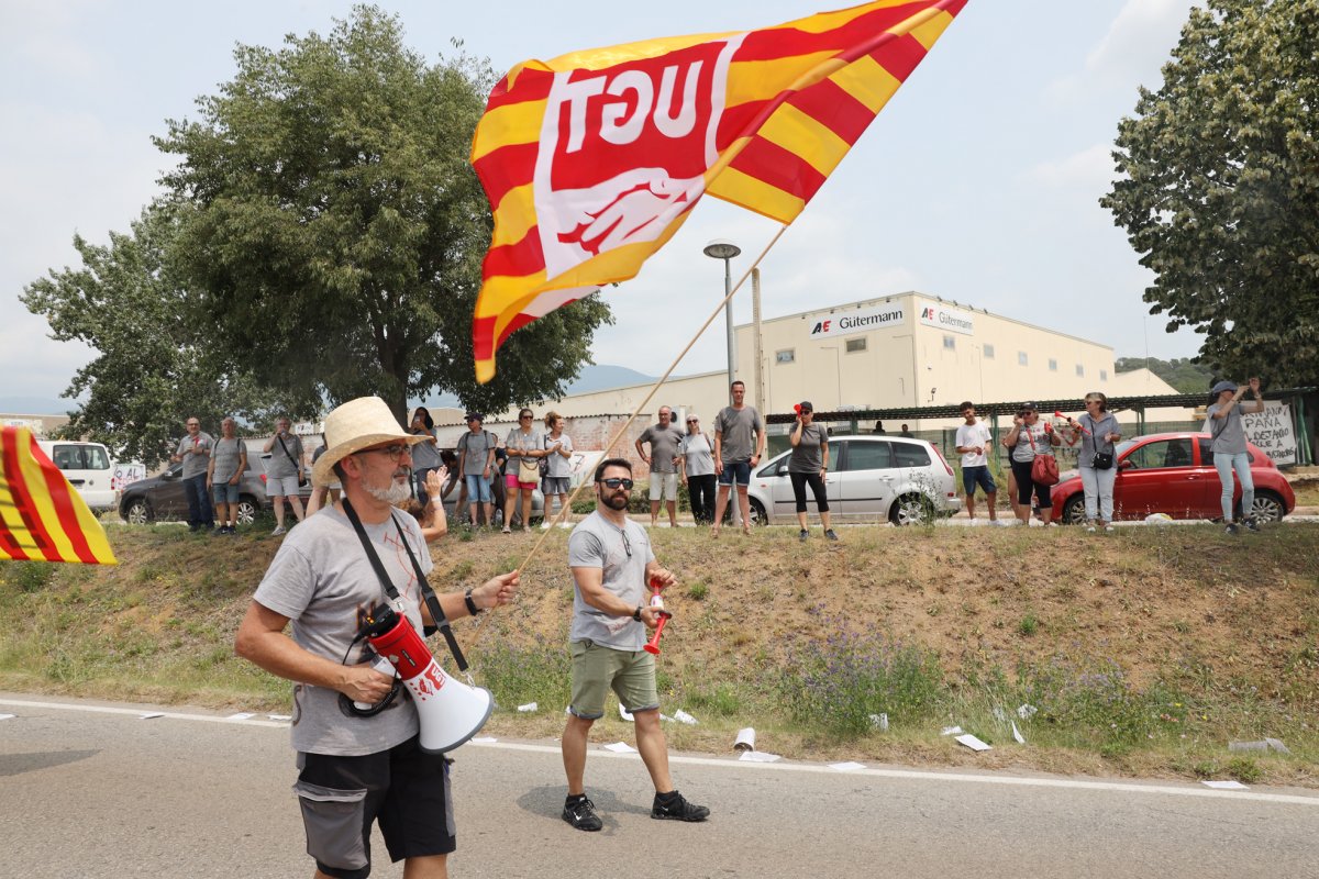 Els treballadors es van concentrar davant de les instal·lacions de l’empresa a Palautordera durant la vaga de dimecres