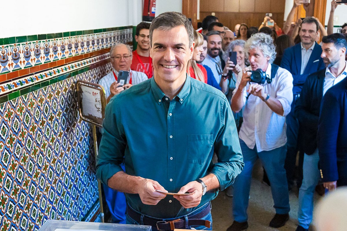 Pedro Sánchez, aquest diumenge en el moment de votar