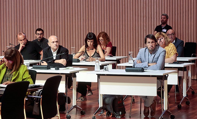 Jordi Fàbrega, segon per l'esquerra a la segona fila, al ple d'aqiest dimecres