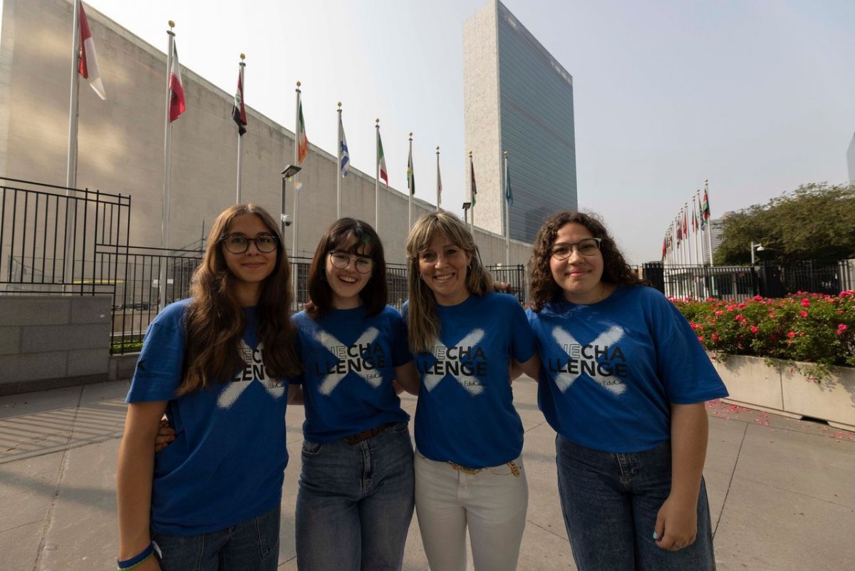 Les quatre alumnes de l'EMT a les Nacions Unides
