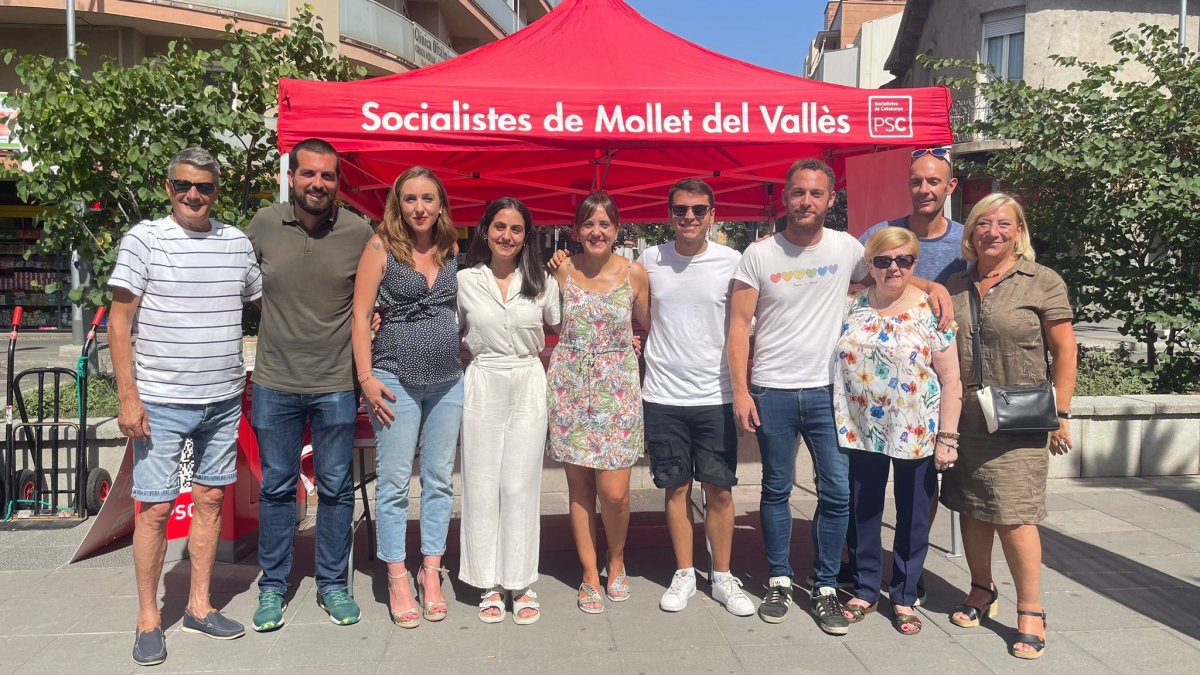 Ramírez, Jara, Dionisio i altres militants a la parada de Mollet