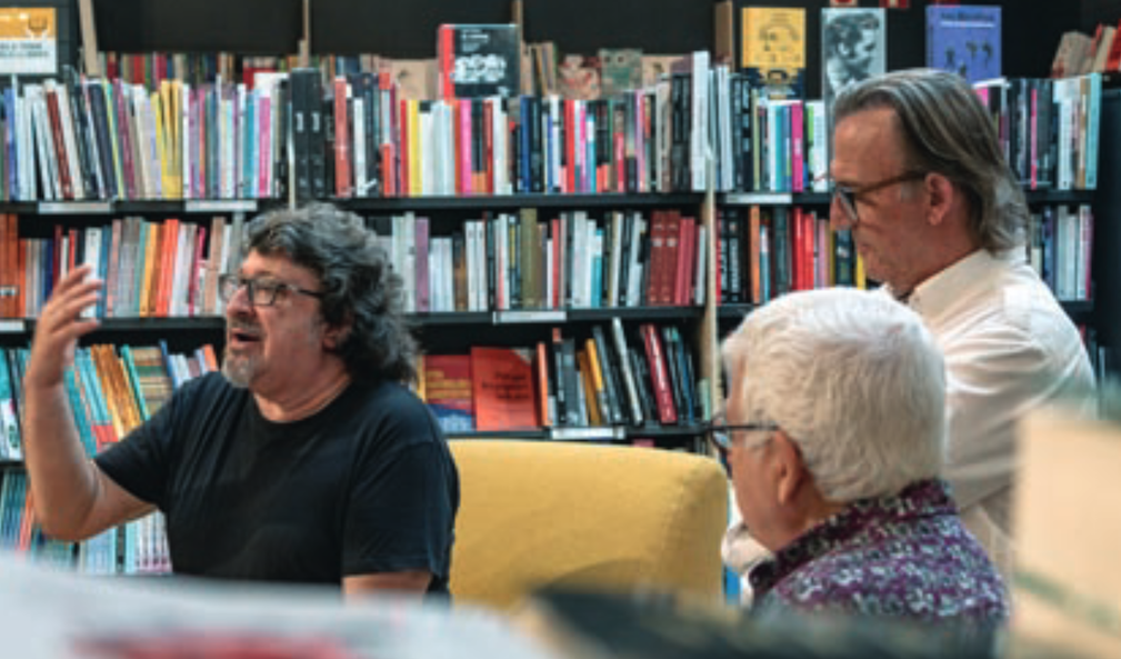 Pep Sala, Josep M. Vila d’Abadal i Toni Sala, durant la presentació del llibre dijous a la llibreria Abacus de Vic