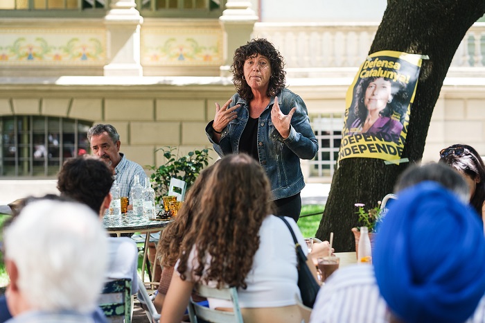 Teresa Jordà va fer una trobada amb militants i simpatitzants a la terrassa de La Ciutat dels Sants