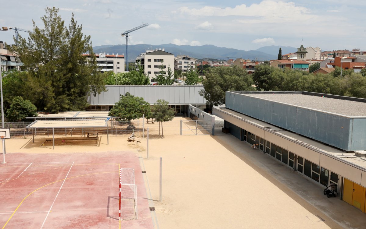 La coberta de l’edifici d’Educació Infantil de l’escola Lledoner on s’ha fet la intervenció per evitar les filtracions