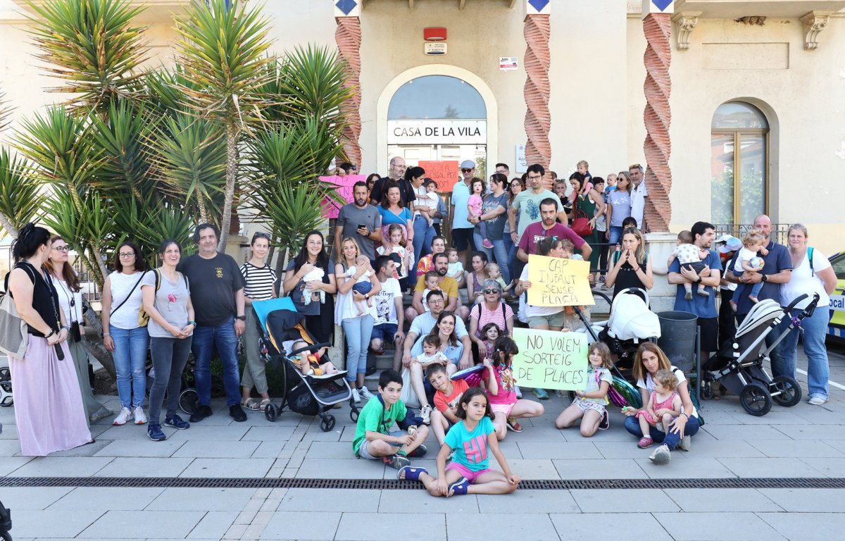 Una protesta de les famílies d'infants en edat d'escola bressol a la Roca