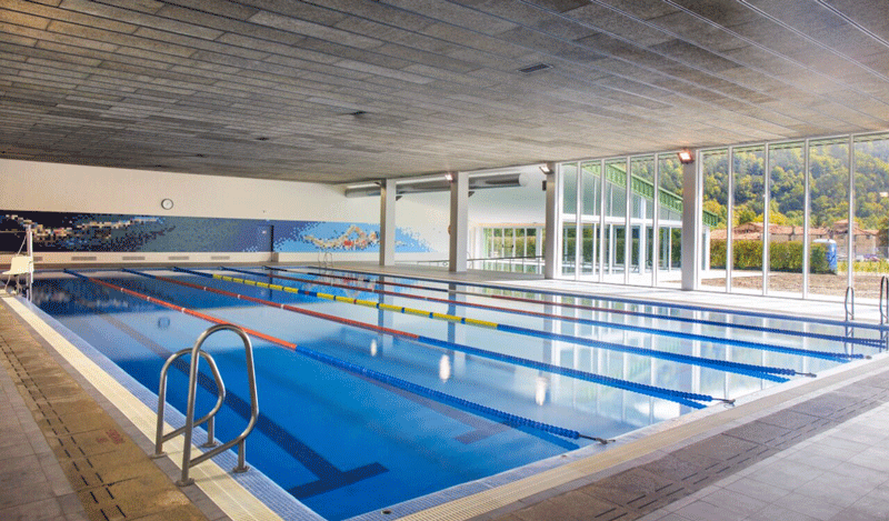 Imatge de la piscina municipal coberta de Ripoll
