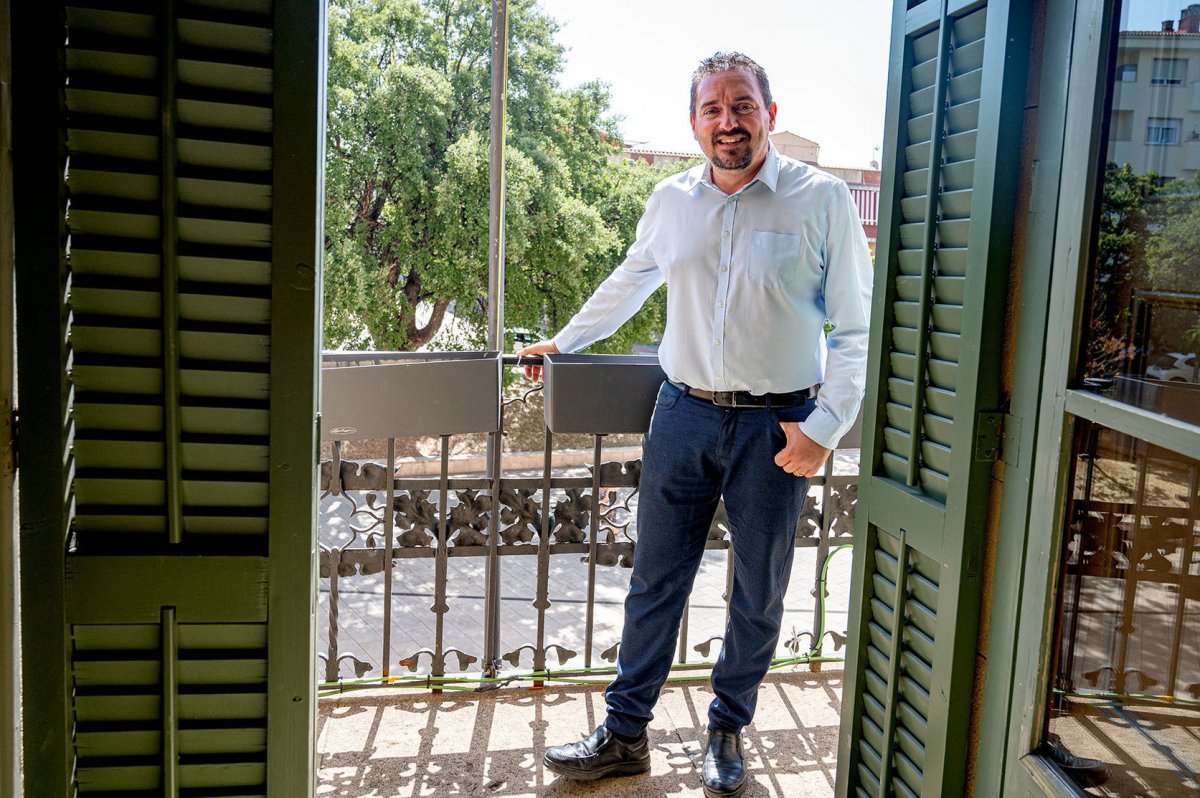 Juan Antonio Corchado al balcó de l'ajuntament