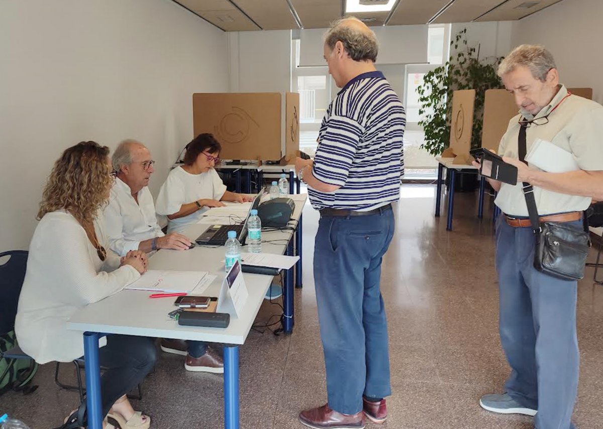 La seu de la Cambra va acollir dimecres la votació presencial, després de cinc dies de participació digital