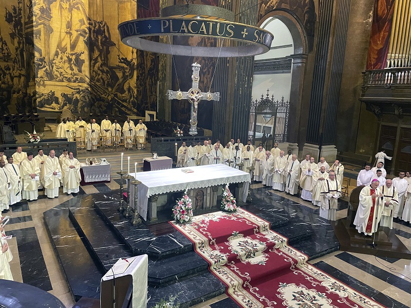 Aspecte de la catedral de Vic durant la clausura del Sínode
