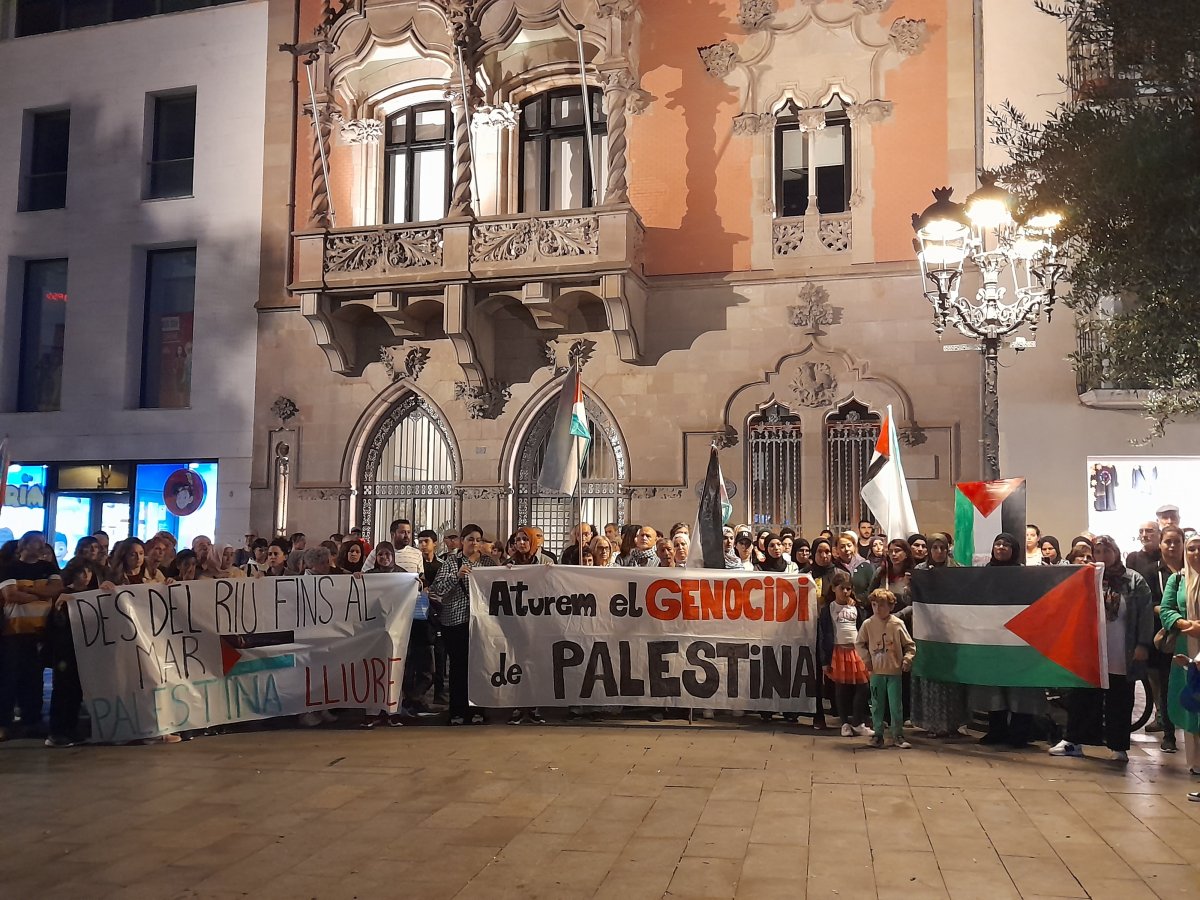 Concentració en suport de Palestina a la plaça de la Porxada