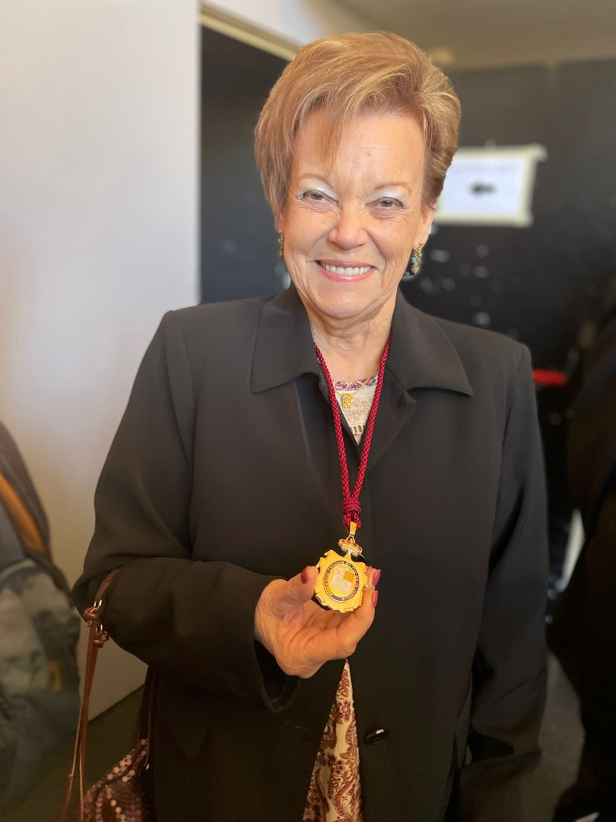 Montserrat Rocabayera amb la medalla