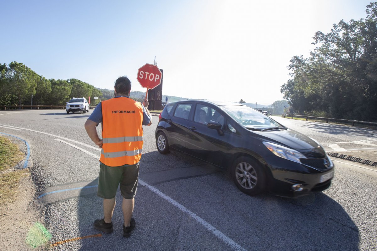 Els informadors aturen i expliquen les alternatives als conductors