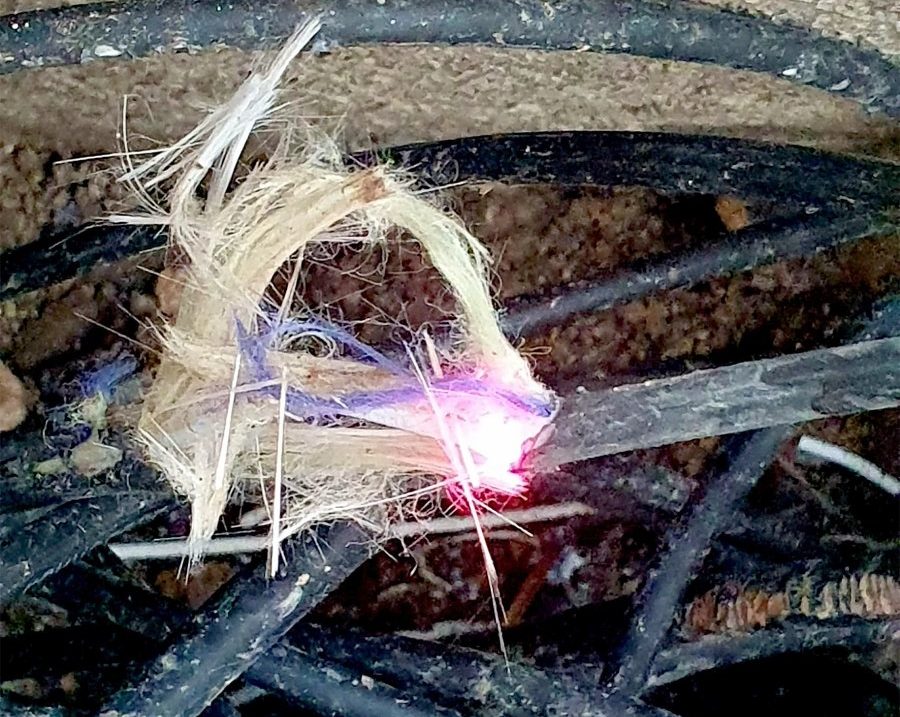 Un cable de fibra rosegat per les rates a la Torreta