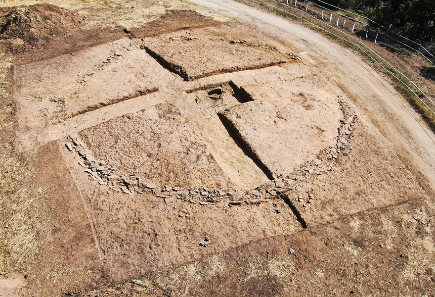 Posen al descobert a Tavertet túmuls funeraris del 4700 aC