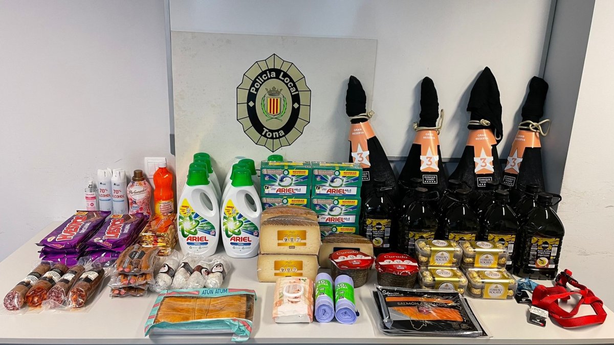 Els productes robats i que s'ha aconseguit recuperar: potes de pernil, bombons, sabó, ambientadors...