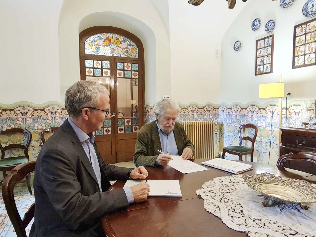 La signatura del conveni ente Josep Quesada i Josep Viader