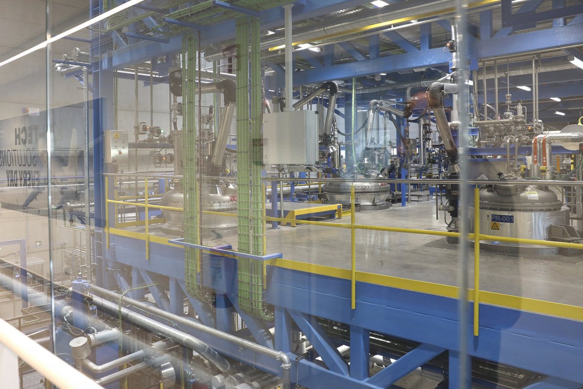 Henkel innova a Montornès en adhesius tant per al sector industrial com per a l’aeroespacial (a la imatge)