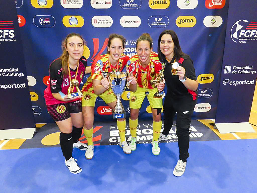 D'esquerra a dreta, les jugadores Andrea González, Judit Vilacís i Anna Burgaya i la coordinadora Anna Carrascal