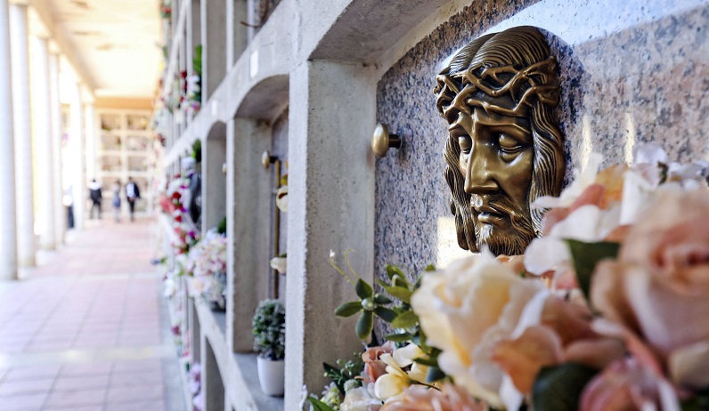 La tradició de portar flors a les tombes és de mitjans del segle XIX