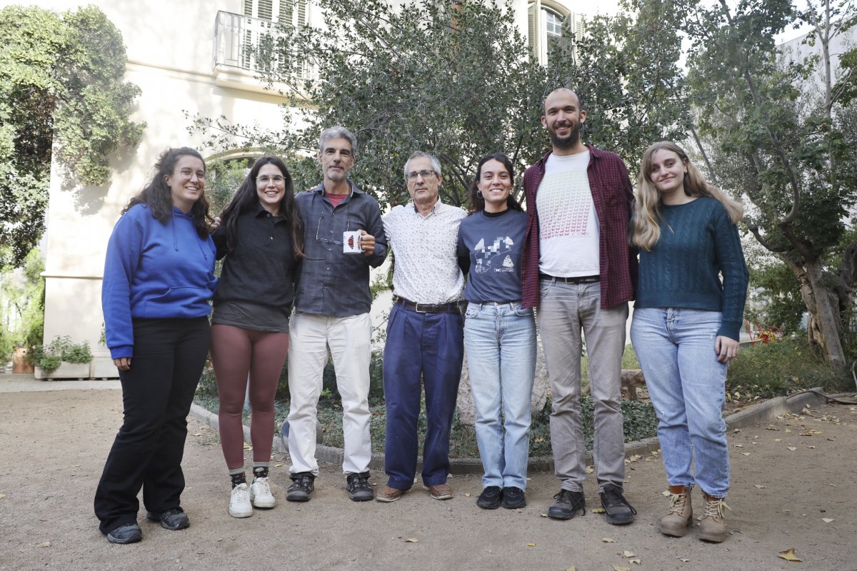 Els coordinadors del CBMS i altres persones implicades en el projecte als jardins de La Tela