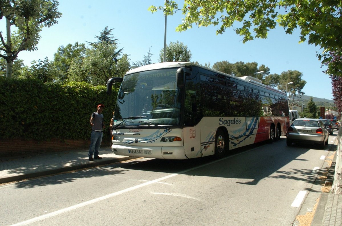 Un autobús passant per l'Ametlla en una imatge d'arxiu