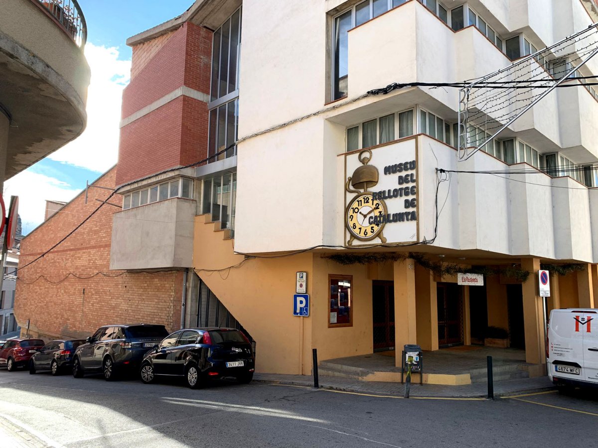 L’edifici del Casal Codinenc, al centre de Sant Feliu, acull el Museu del Rellotge i altres entitats