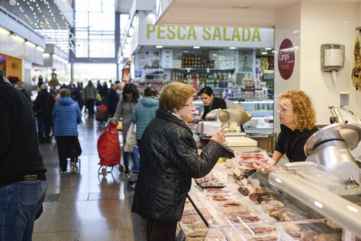 El Mercat Municipal de Manleu, dissabte al matí, en plena activitat